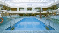 MSC Divina - Überdachter Pool