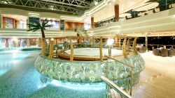 MSC Fantasia - Überdachter Whirlpool