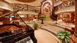 Queen Elizabeth - Grand Lobby