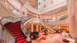 Queen Mary 2 - Atrium
