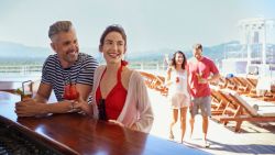 Queen Mary 2 - Enjoy Cocktails on Deck