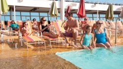 Allure of the Seas - Pooldeck_Multigen