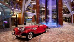 Allure of the Seas - Promenade