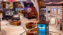 Allure of the Seas - Promenade